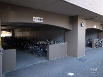 建物1階部分にある駐輪場