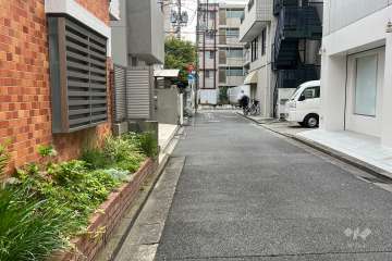 敷地北西側の前面道路