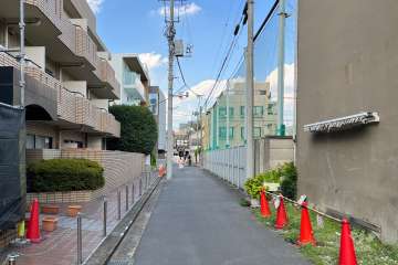 敷地南東側の前面道路