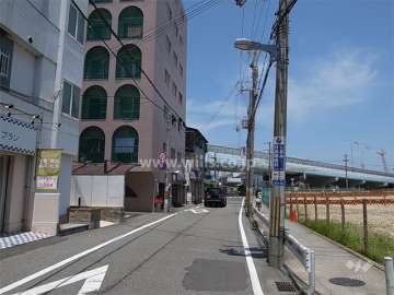 敷地東側の前面道路