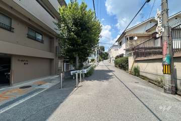 敷地東側の前面道路