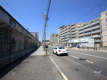 敷地南側は山手幹線に面しています。
