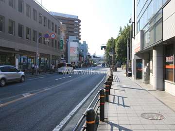 敷地南側の前面道路（東側から）