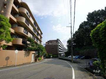 敷地南側の前面道路