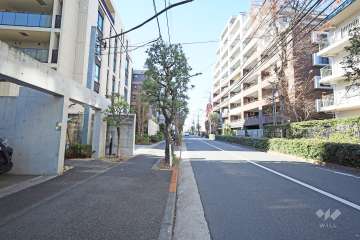 敷地北側の前面道路