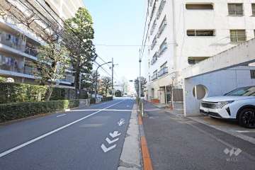 敷地北側の前面道路