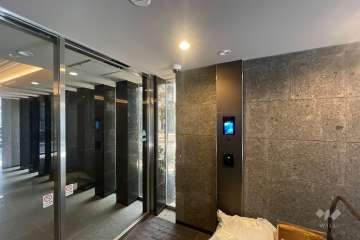 エントランスはオートロック付きです。