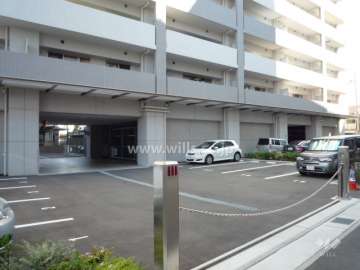 敷地内駐車場（出入り口にロボットゲート付き）
