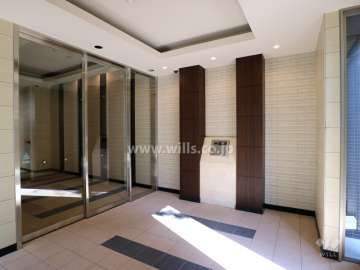 エントランスはオートロック付きです。