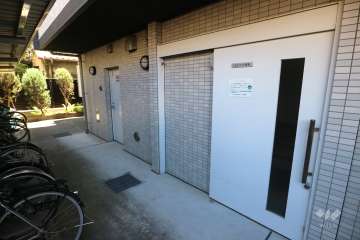 バイク置き場入り口