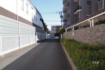 敷地北側の前面道路