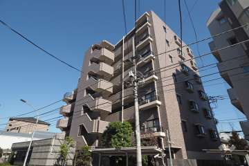 ライオンズヴィアーレ三鷹さくら通りの外観（南西側から）