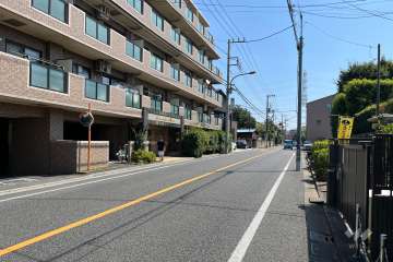 敷地南側の前面道路