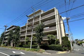 ルネ三鷹エアリーコートの外観（南東側から）