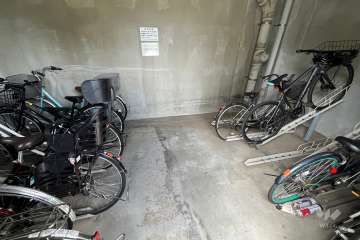 屋内に設けられた駐輪場