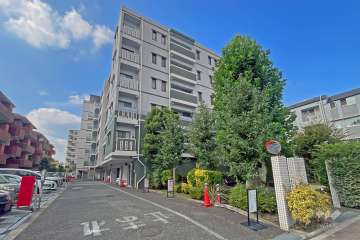 レクセルコート三鷹下連雀の外観（北東側から）