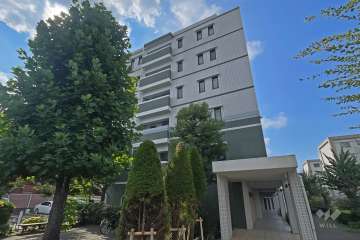 レクセルコート三鷹下連雀の外観（北西側から）