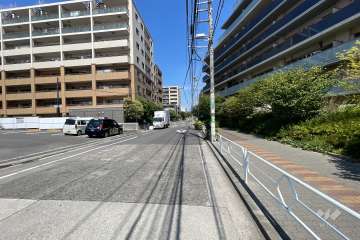 敷地東側の前面道路