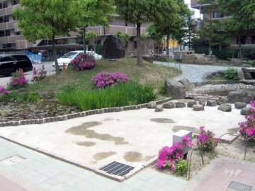 敷地中央にある庭園