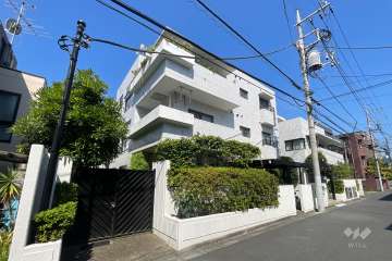 ピアコート三鷹弐番館の外観（南東側から）