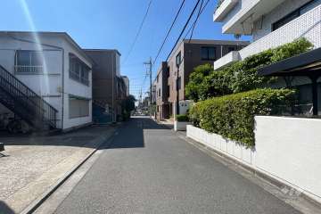 敷地東側の前面道路