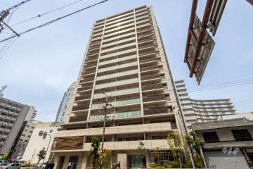 プレミスト靭本町の外観（南東側から）