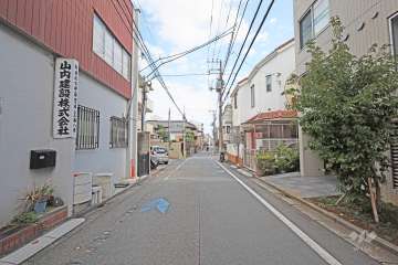 敷地北側の前面道路