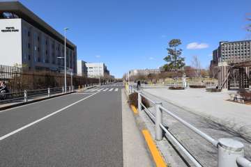 敷地西側前面道路（南側から）