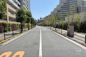 敷地北東側の前面道路　