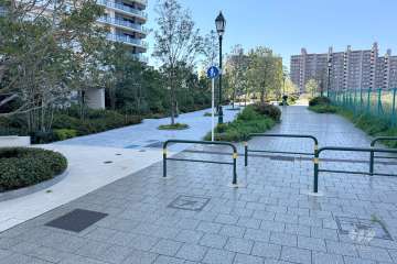 敷地北西側の前面道路