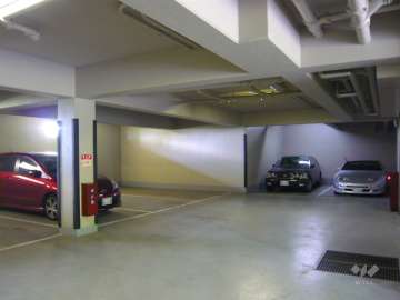 敷地内駐車場（屋内平面式）