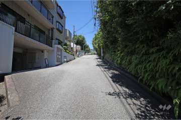 敷地北東側の前面道路