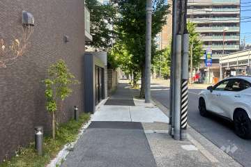 敷地東側の前面道路