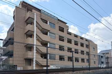 ワコーレ岡本三丁目の外観（北東側から）