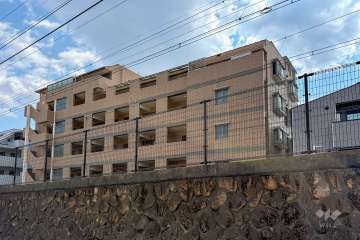 ワコーレ岡本三丁目の外観（北西側から）