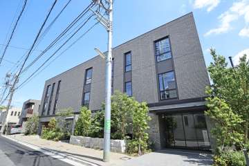 サンウッド世田谷明大前の外観（西側から）