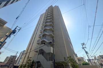 プレサンスロジェ泉高岳の外観(北東側から)