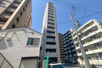 プレサンスロジェ泉高岳の外観(南西側から)