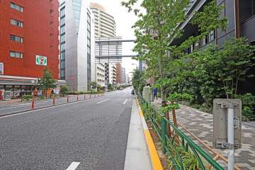 敷地東側の前面道路　