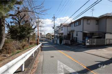 敷地北西側の前面道路
