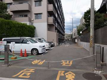 敷地内駐車場（ロボットゲート付き）