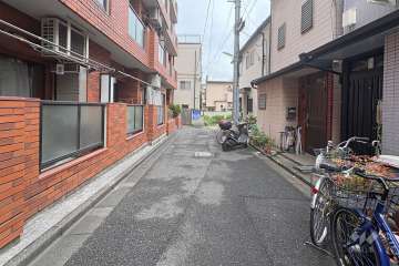 敷地南東側の前面道路