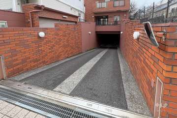 駐車場の出入り口