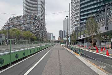 敷地西側前面道路（南側から）