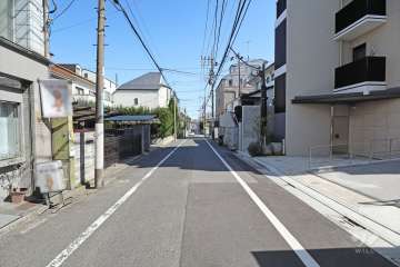 敷地北側の前面道路(西側から)