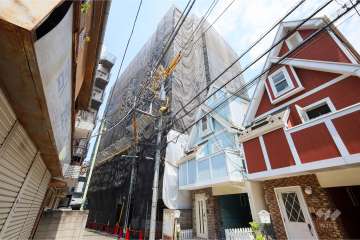 ハイシティ高田馬場（高田馬場4丁目）の外観（南側から）※大規模修繕工事中
