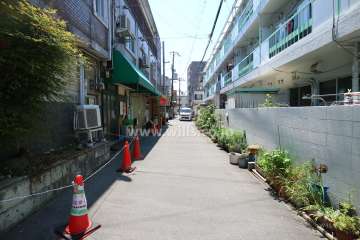 敷地東側の前面道路