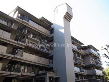 グリーンコーポひばりガ丘の外観（北東側から）　建物はスキップフロア構造です。