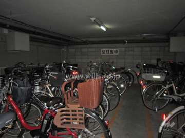 屋内にある駐輪場