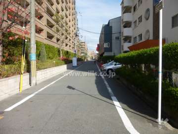 敷地北側の前面道路